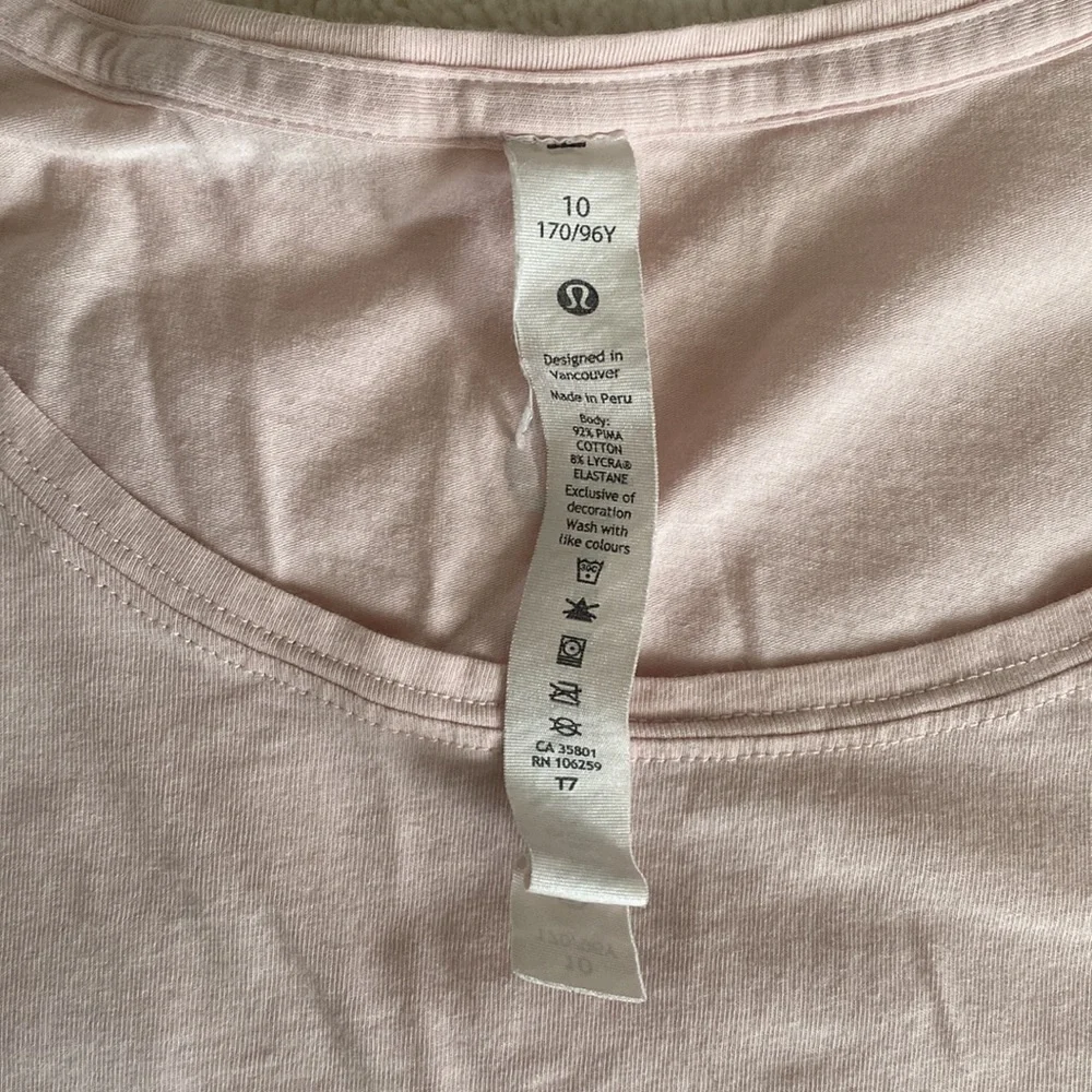 Lululemon tee - Picture 2 of 4